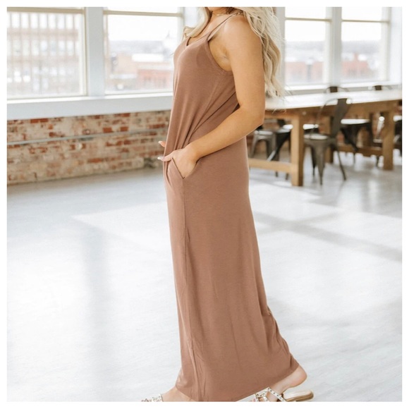 Boho chic loose side pocket tank maxi dress - Picture 2 of 5